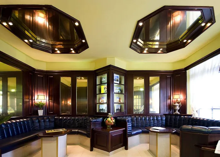 Lloyed Hotel 3*