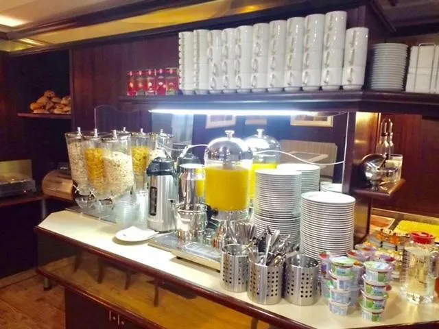 Lloyed Hotel 3*