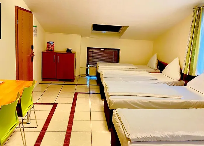 Lloyed Hotel